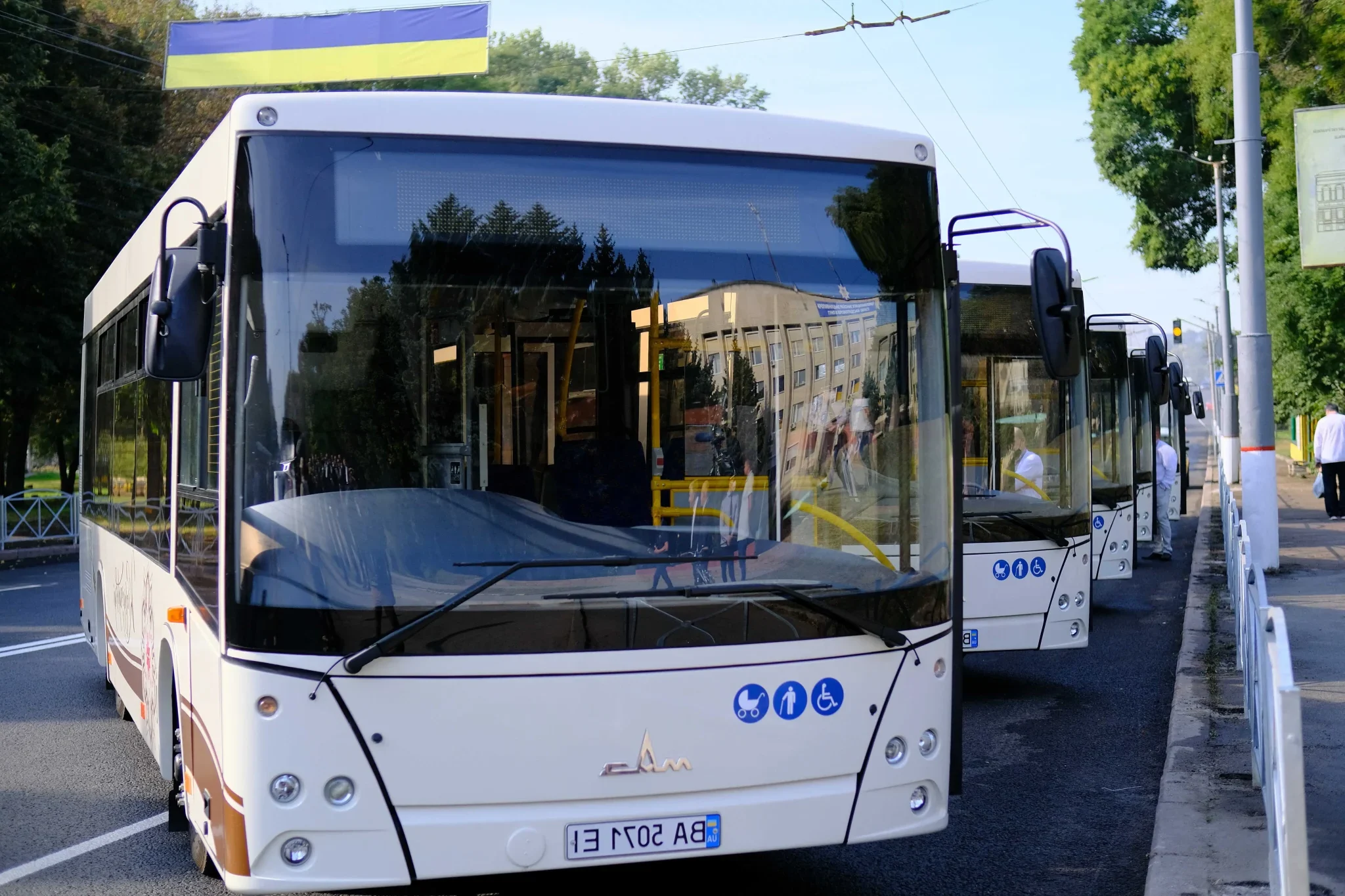 Автобус 116 Кропивницький на зупинці