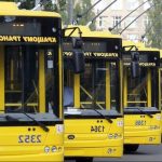 35 тролейбус Київ на зупинці