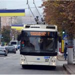 7 тролейбус Кропивницький на зупинці