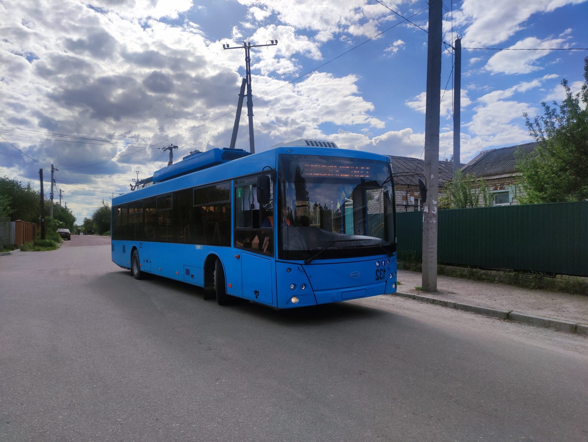 111 автобус Кропивницький на зупинці